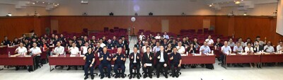 與新北市政府警察局及本校實習生大合影