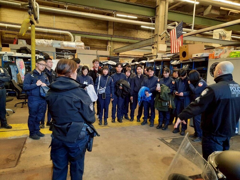 中央警察大學學生參訪交流團參訪港務局警察局緊急行動中心
